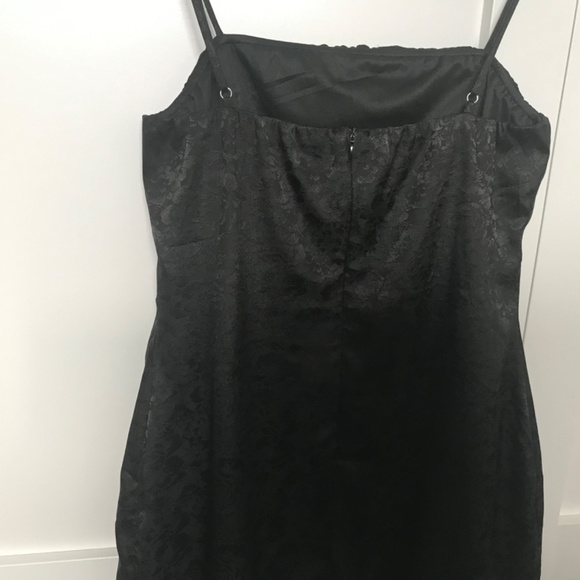 Lulu’s Black Cocktail Dress Size M - Picture 11 of 16